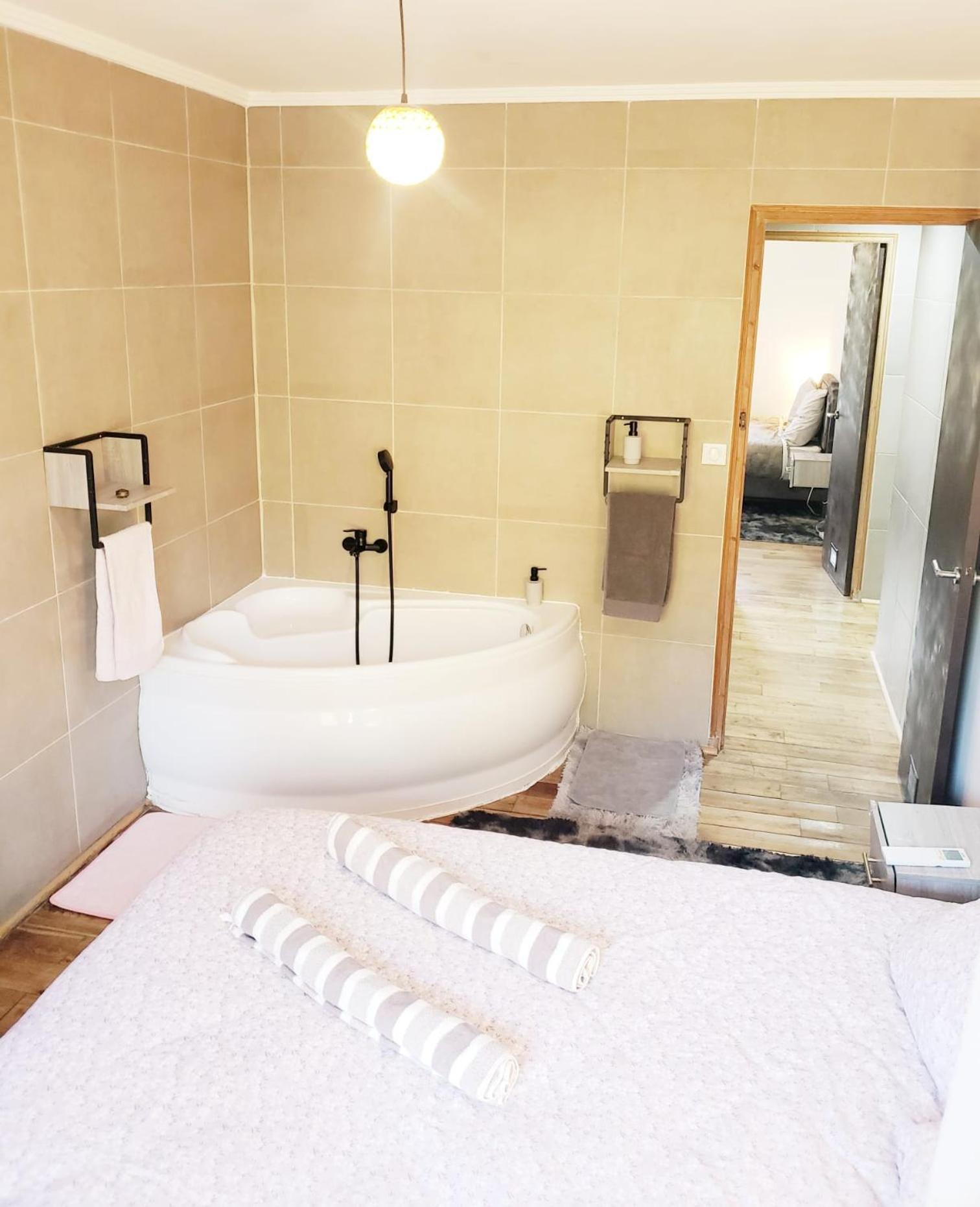 Air-Conditioned Residential Suite From 1 To 6 - Bathtubs In Rooms - Wifi - Kitchen - Laundry - Self-Arrival - Parking Avignon Buitenkant foto